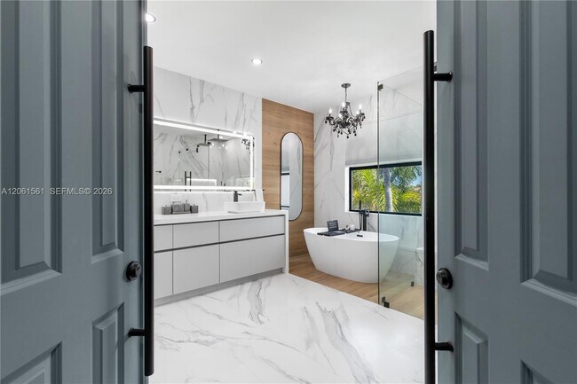 Building Photo - 9529 Eden Roc Ct
