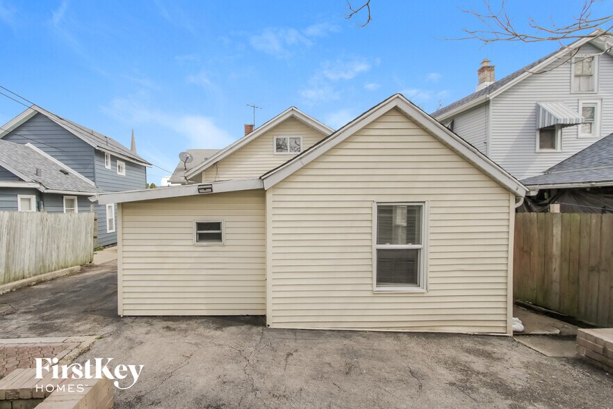 Building Photo - 515 Columbia St