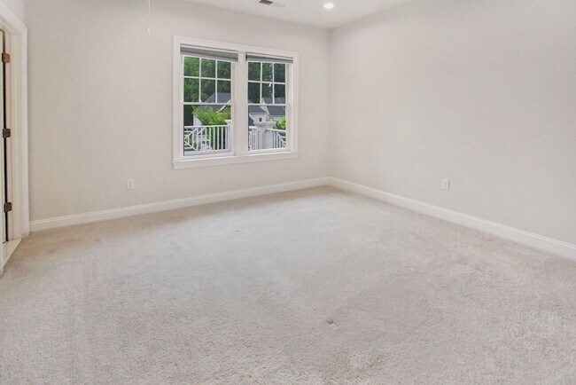 Building Photo - 5 Bed 4.5 Bath - Bethesda Single Family - ...