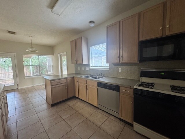 Building Photo - 5022 E Newpark Dr