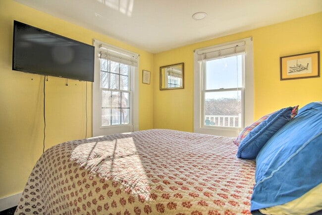 Building Photo - 343 Ocean St