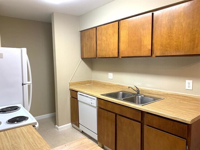 Building Photo - 2200 Cypress Landing Rd