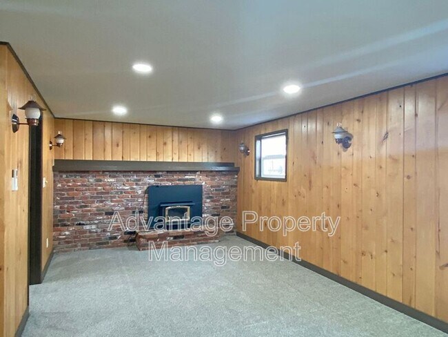 Building Photo - 1410 SE Powell Way