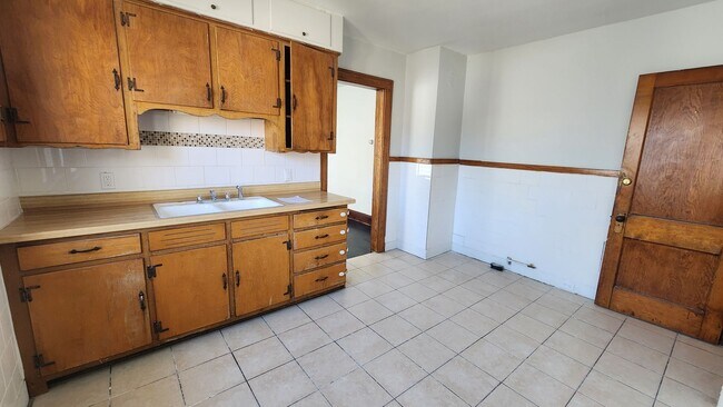 Building Photo - 10401 Homeworth Ave