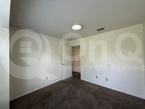 Building Photo - 1206 Hyde Park Dr