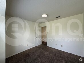 Building Photo - 1206 Hyde Park Dr