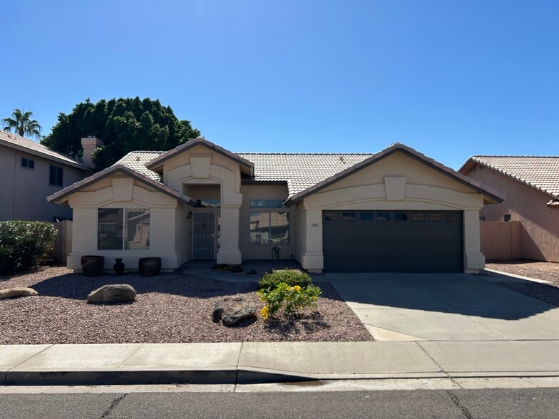 Primary Photo - 4881 W Geronimo St