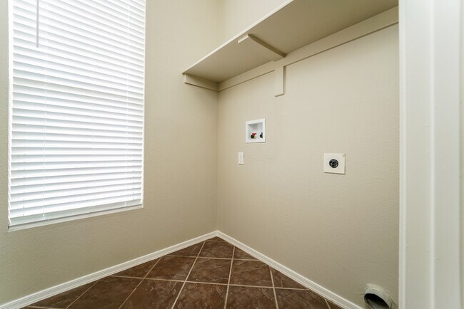 Building Photo - Inviting 3-Bedroom Home in Tucson, AZ