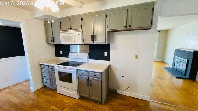 Building Photo - 2329 Moraine Cir