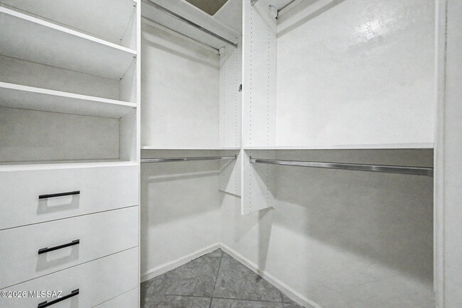 Building Photo - 5555 N Cres Ridge Dr