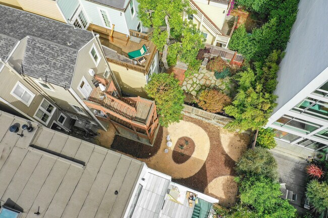 Building Photo - 2110 Baker St