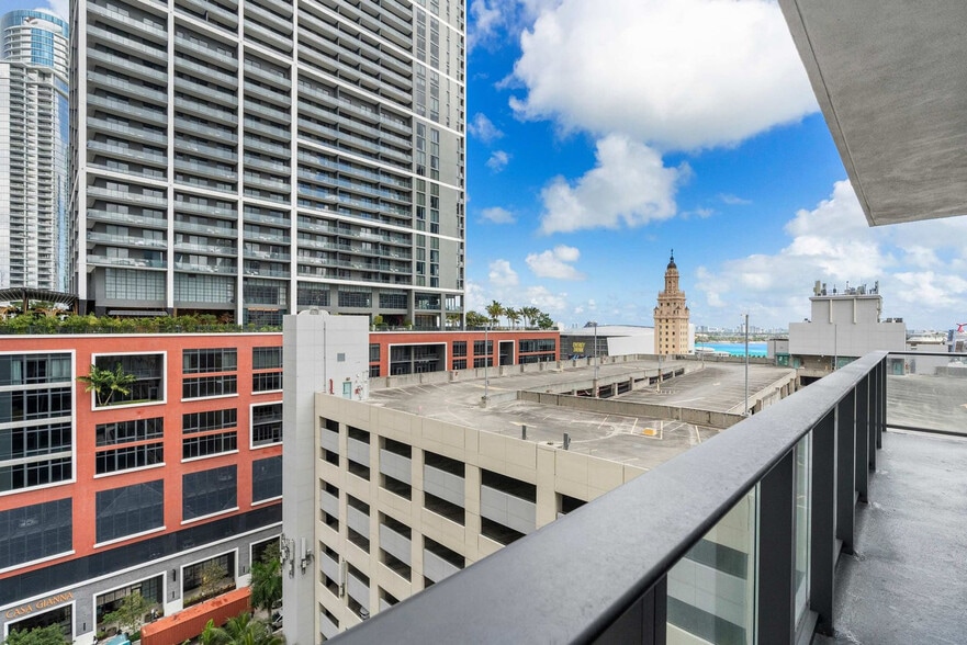 Building Photo - 121 NE 5th St