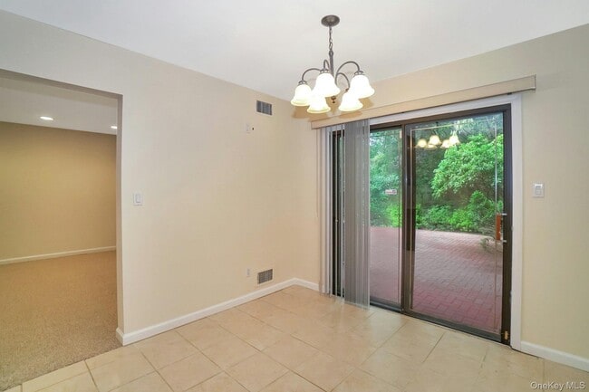 Building Photo - 23 Meadowood Dr