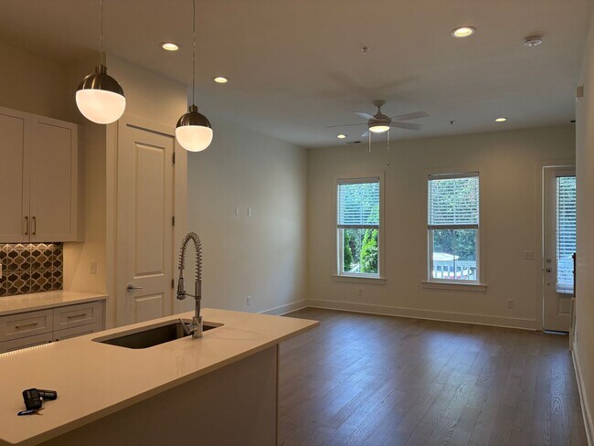 Building Photo - 231 Ribbon Ln