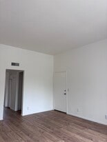 Building Photo - 9950 Zelzah Ave