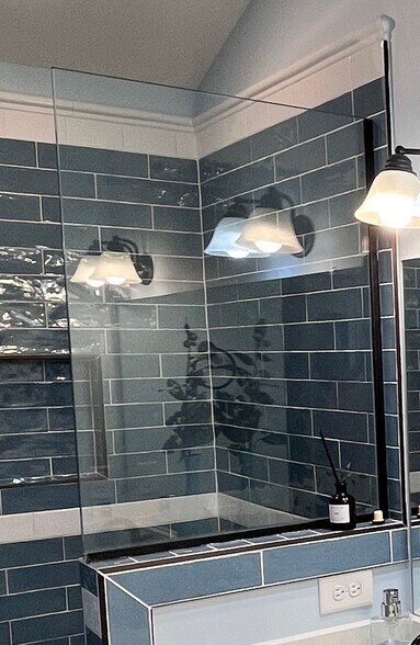 Building Photo - 420 Veritas St