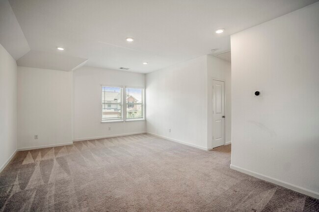 Building Photo - 4903 Chestnut Valley Ln