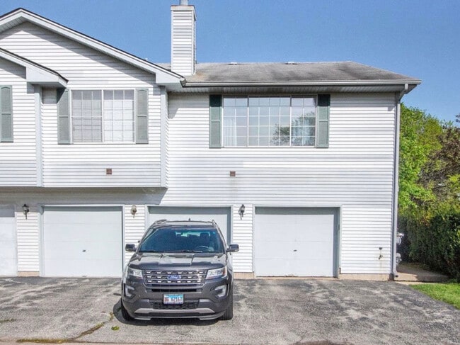 Building Photo - 6S018 Steeple Run Dr