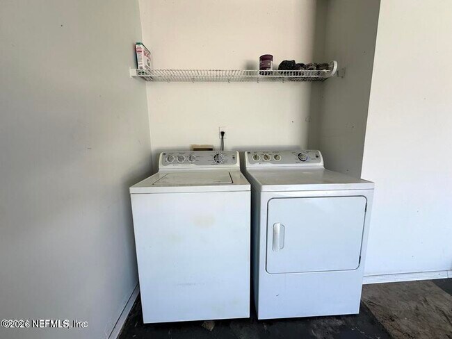 Building Photo - 8778 Buzz Ct