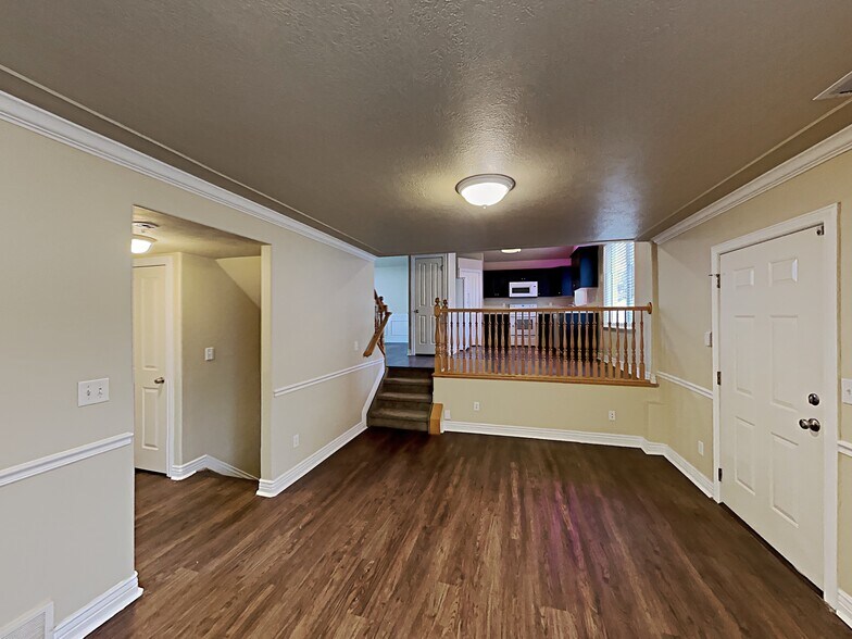 Building Photo - 3721 Lake Vista Dr