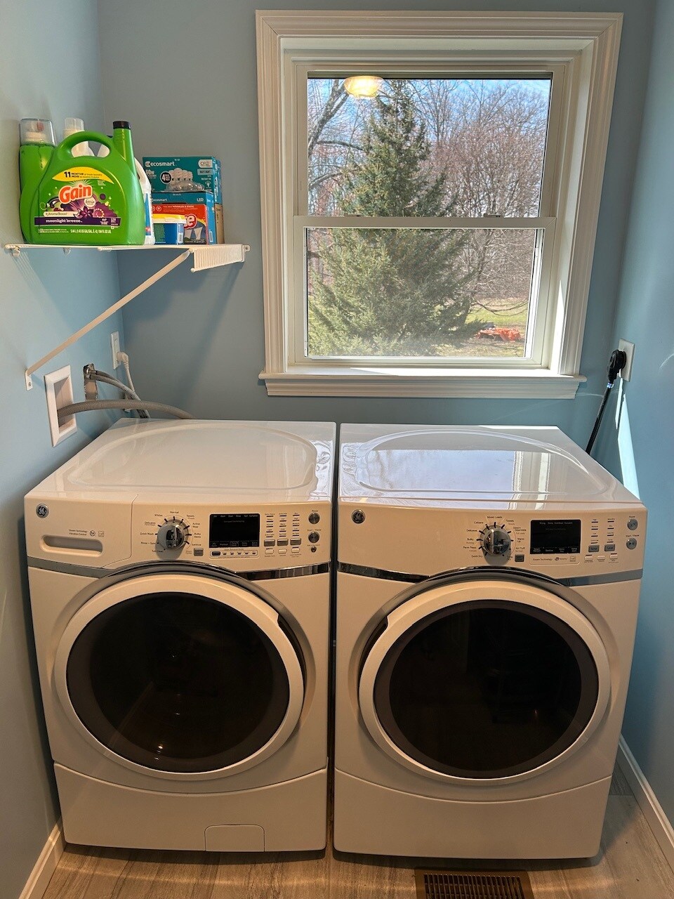 Building Photo - 676 Burncoat St