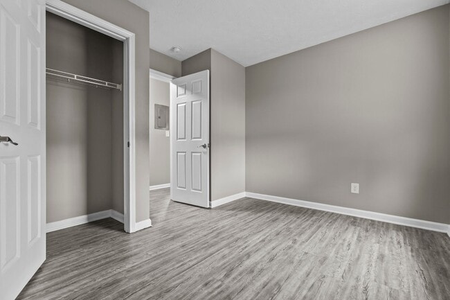 Building Photo - Spacious Cove Springs 3 & 4 Bedrooms