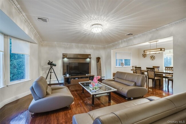 Building Photo - 1041 Glen Cove Ave