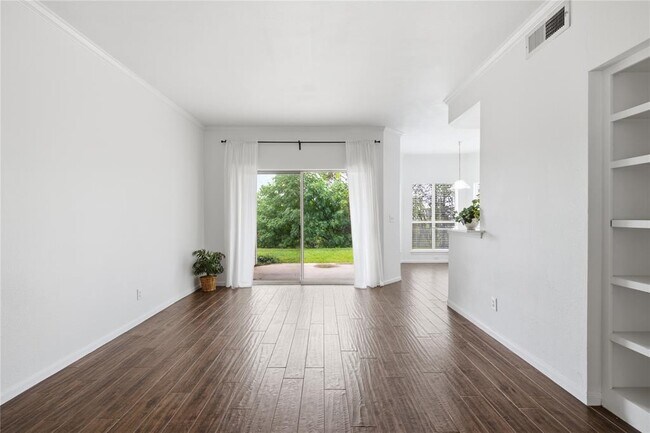 Building Photo - 6000 Shepherd Mountain Cove