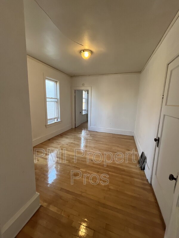 Building Photo - 4572 W Fond du Lac Ave