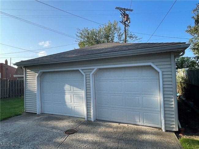 Building Photo - 7014 Theota Ave
