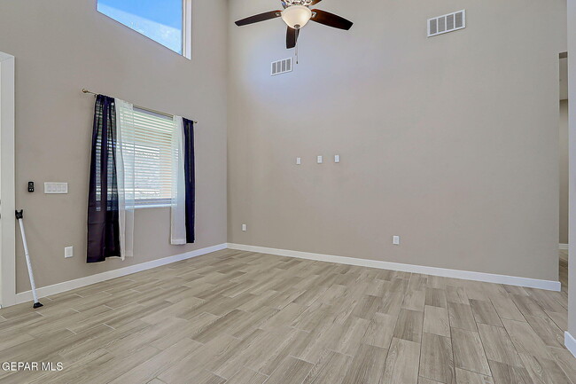 Building Photo - 1031 Vinton Ave