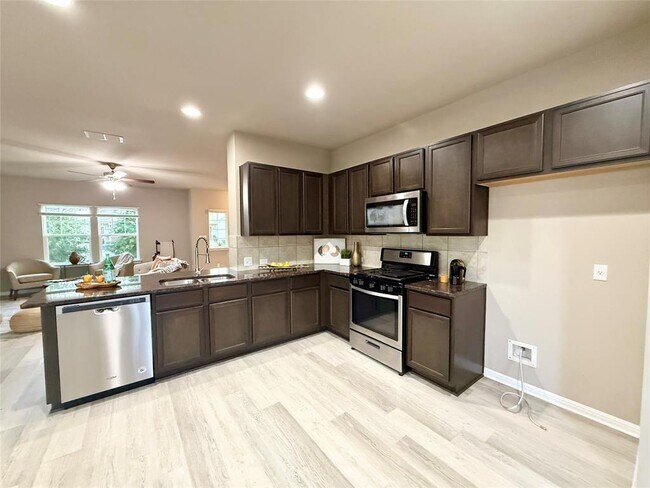 Building Photo - 202 Mossycup Dr