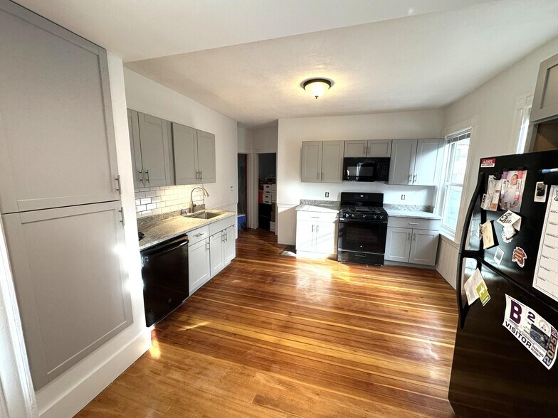 Building Photo - 28 Lexington Ave