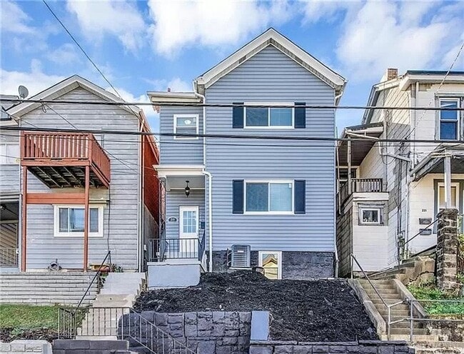 Building Photo - 2 bed 1 bath - newly updated top to bottom...