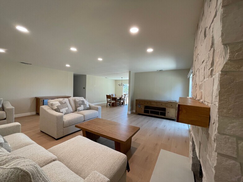 Building Photo - 13715 Westward Dr