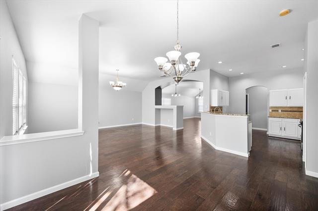 Building Photo - 2204 Windcastle Dr
