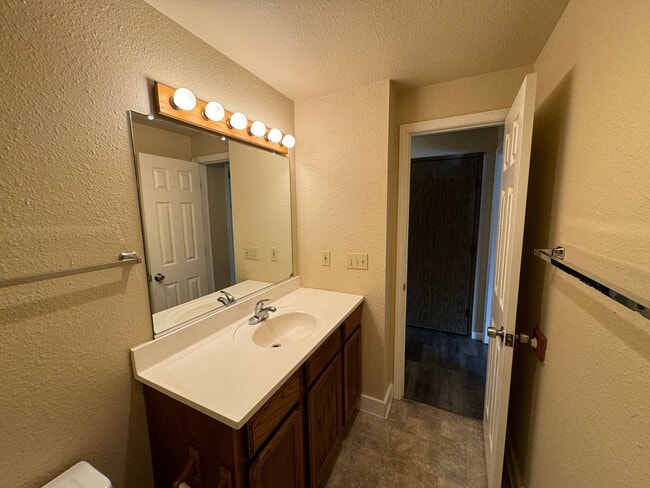 Building Photo - 498/A/