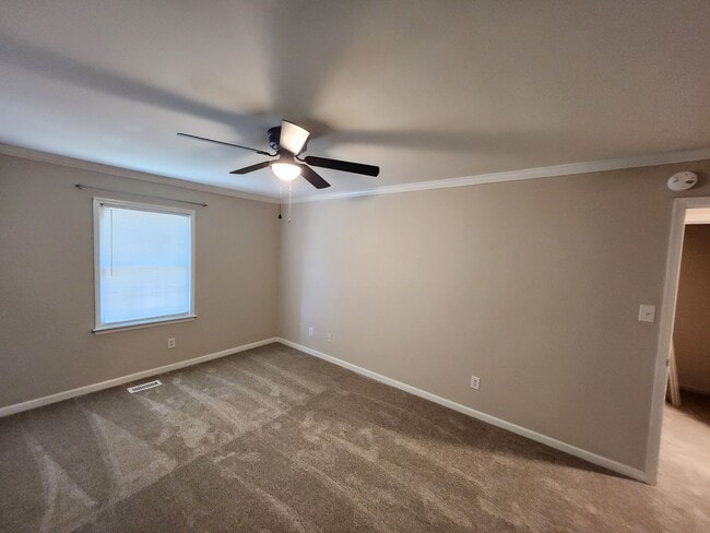 Building Photo - 624 Crown Pointe Dr
