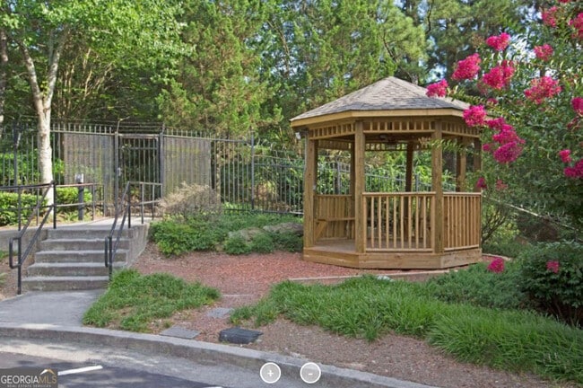 Building Photo - 7150 Peachtree Dunwoody Rd NE