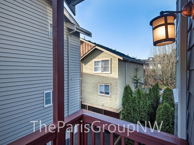 Building Photo - Gorgeous Green Lake 3BR TH – Walk to Swim,...