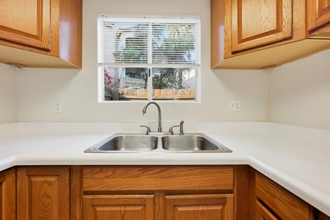 Building Photo - 5130 N River Rd