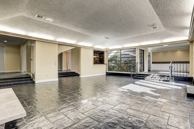 Building Photo - 5203 Braesvalley Dr