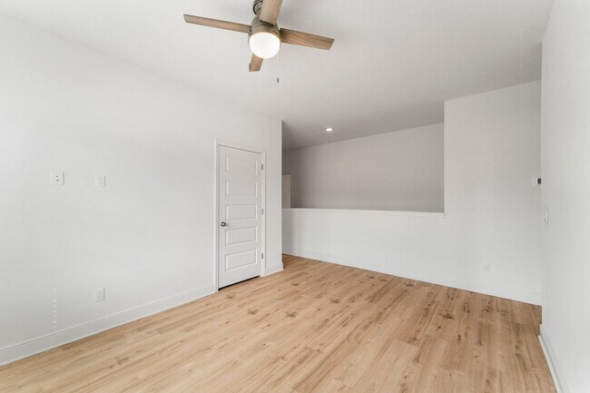 Building Photo - 115 Piper Cv