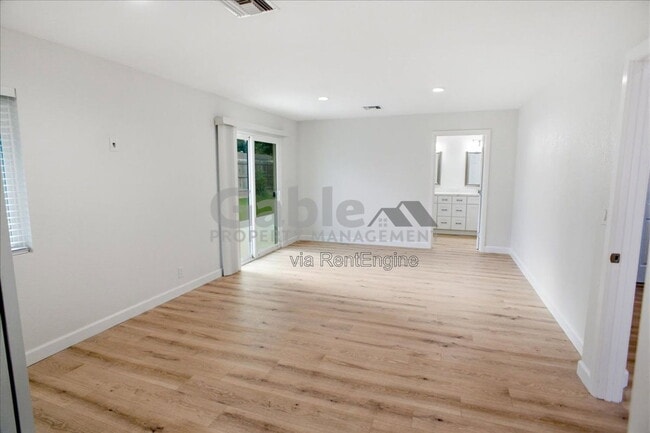 Building Photo - 31615 Hunter Ln