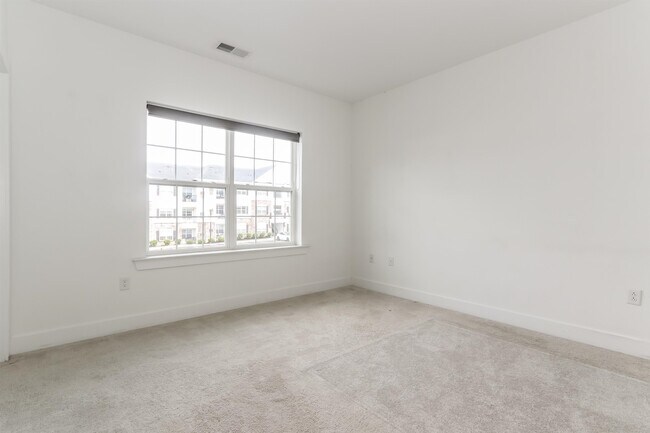 Building Photo - 827 Stiller Ln