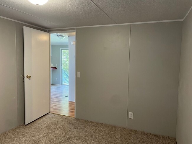 Building Photo - 3 BED, 2 BATH MOBILE HOME