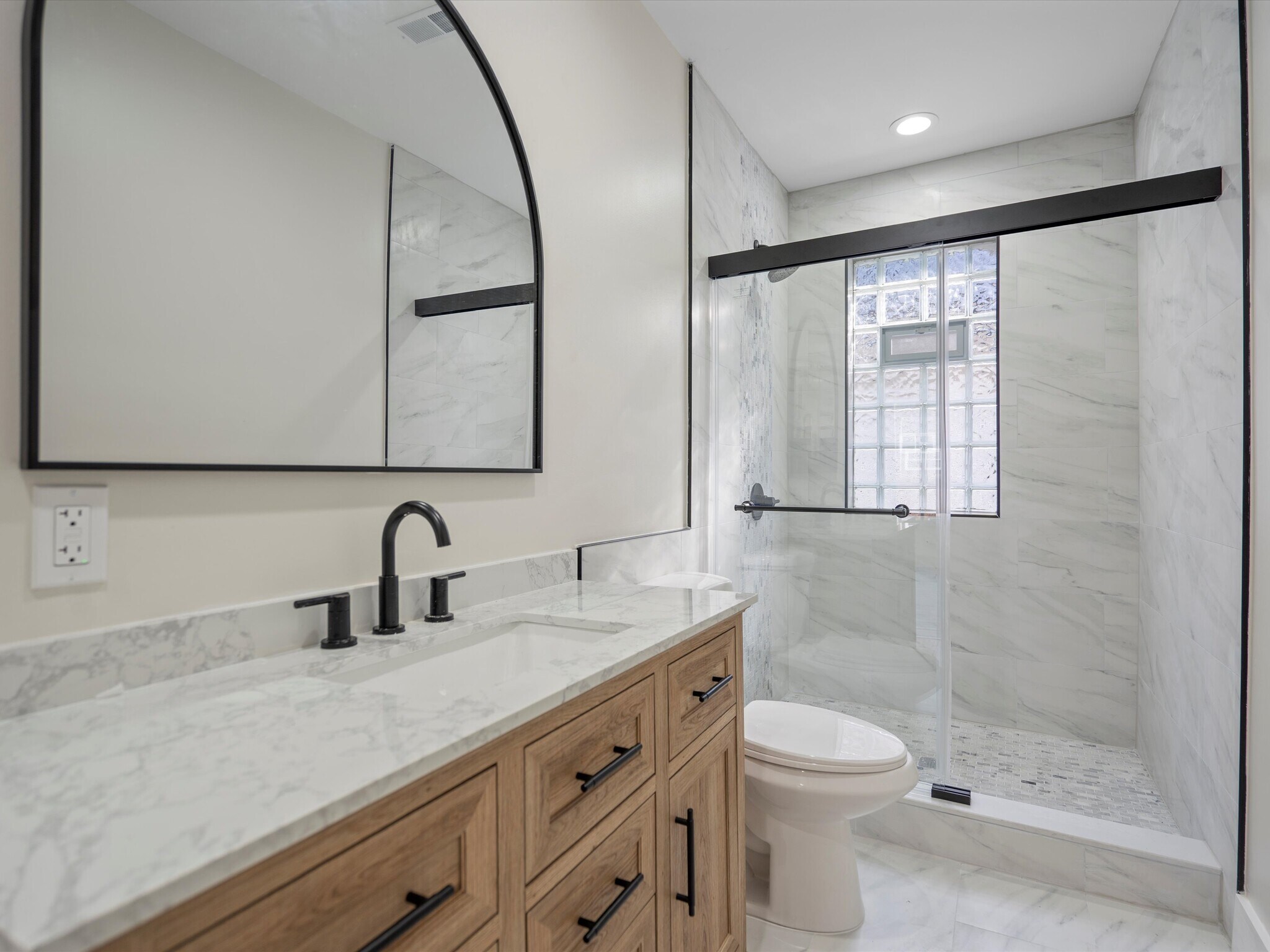 Building Photo - 3041 Holbrook St