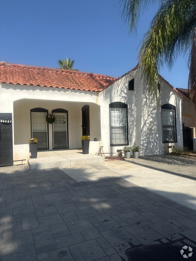 Building Photo - 2054 Fremont Ave