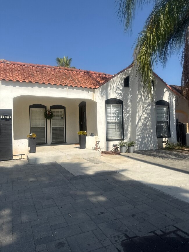 Building Photo - 2054 Fremont Ave