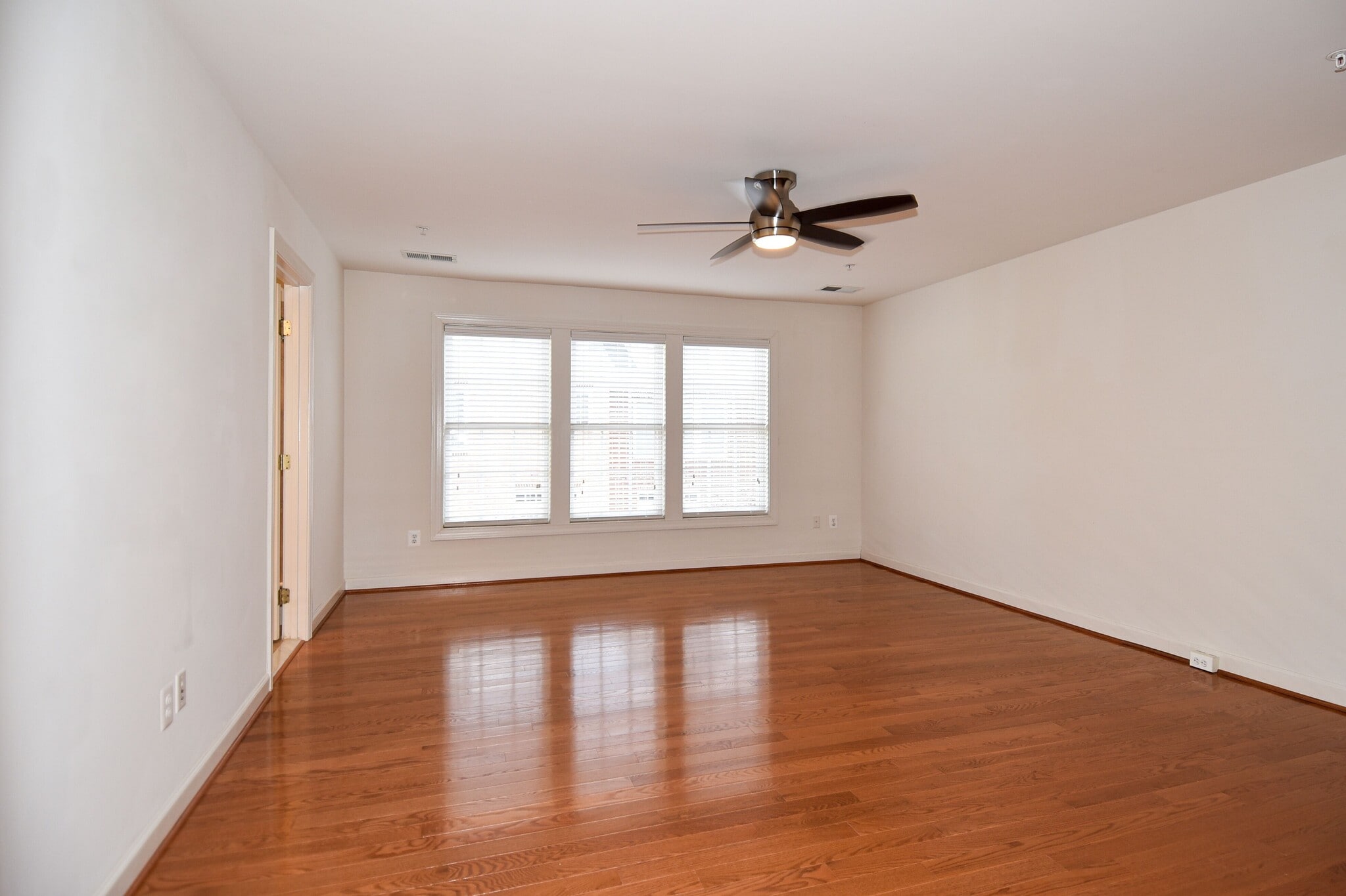 Building Photo - 7981 Vigne Ct